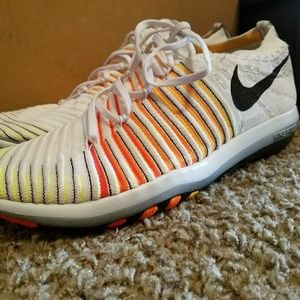 Woman NIKE FREE TRANSFORM FLYKNIT White Running Tr